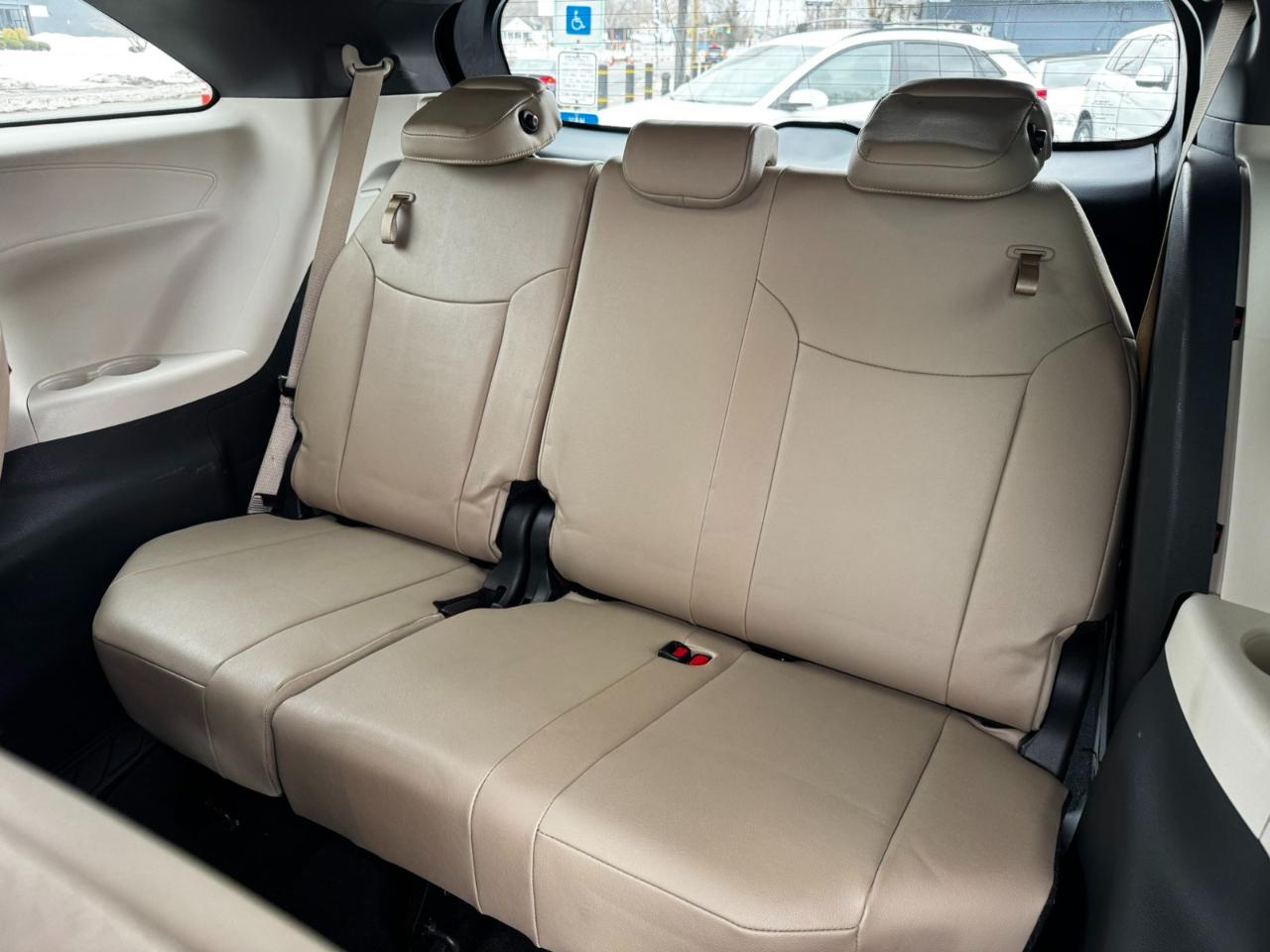 Toyota Sienna XLE 7-Passenger 2023