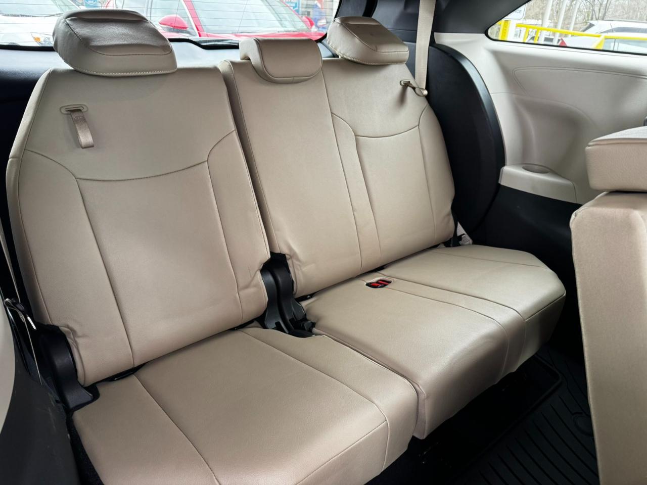 Toyota Sienna XLE 7-Passenger 2023