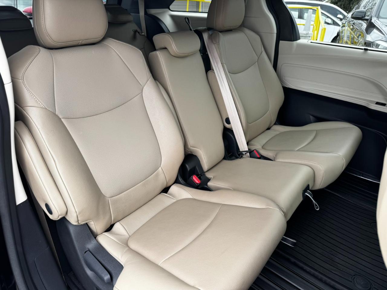 Toyota Sienna XLE 7-Passenger 2023