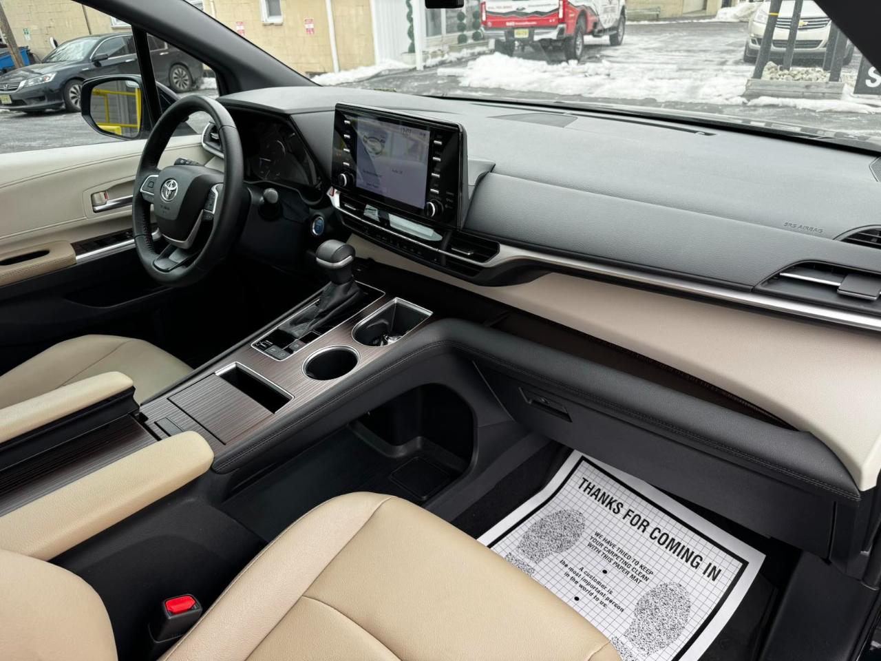 Toyota Sienna XLE 7-Passenger 2023