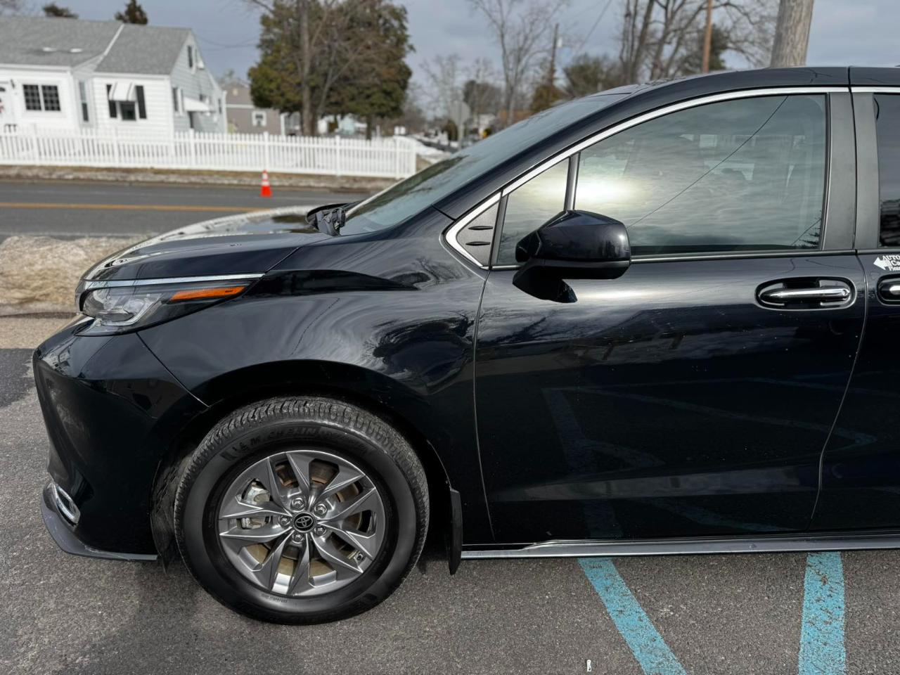 Toyota Sienna XLE 7-Passenger AWD 2023