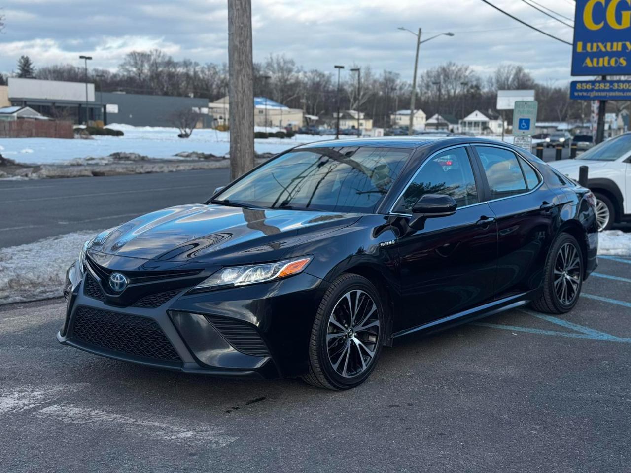 Toyota Camry Hybrid SE 2019