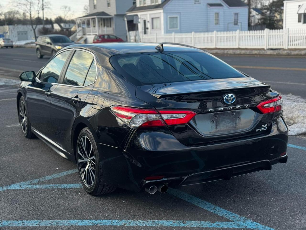 Toyota Camry Hybrid SE 2019