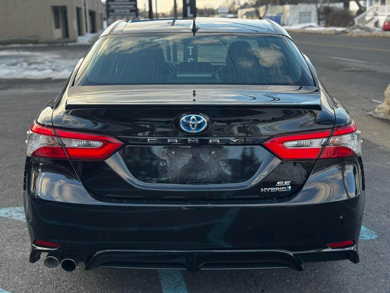 Toyota Camry Hybrid SE 2019