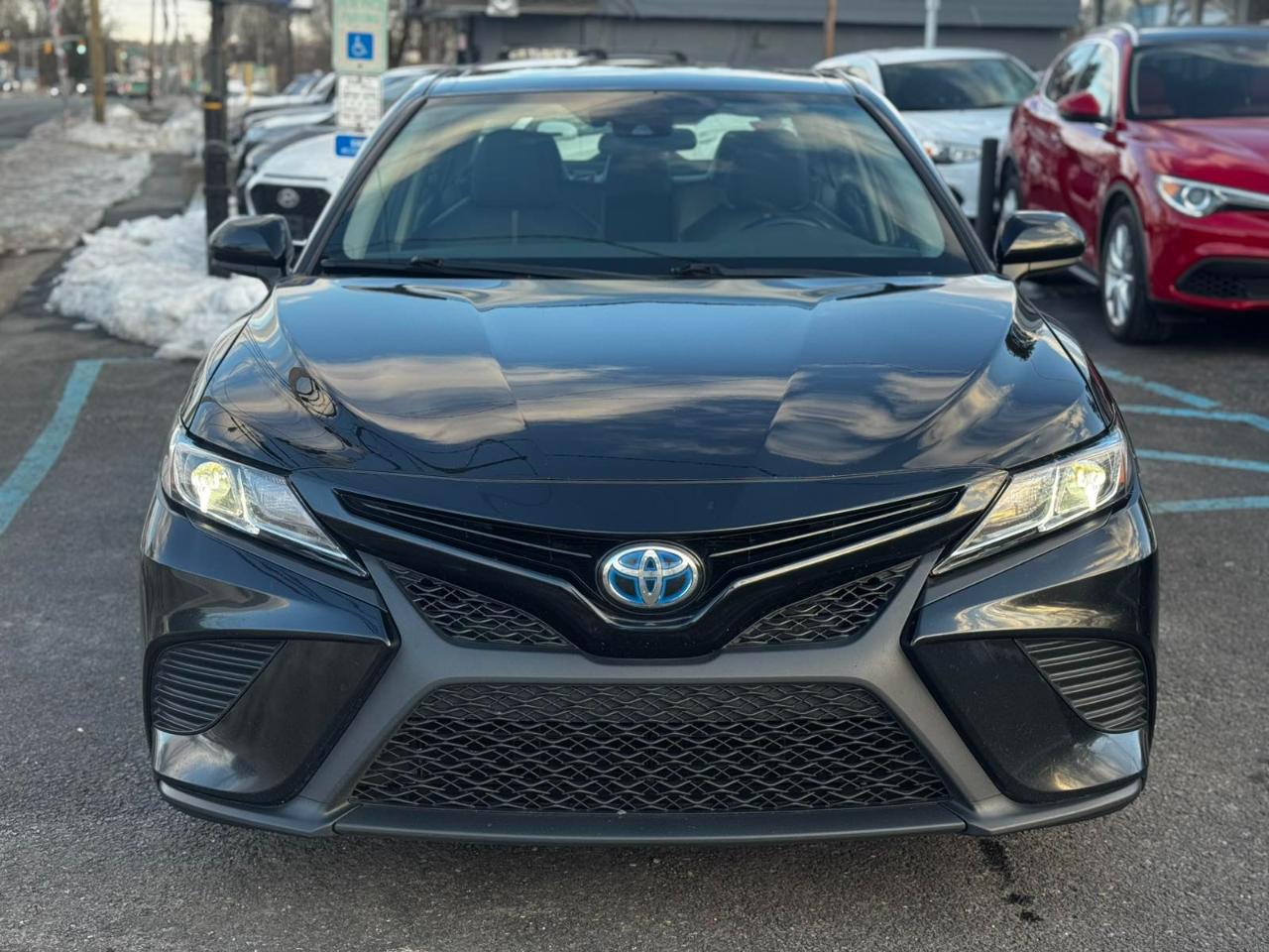 Toyota Camry Hybrid SE 2019