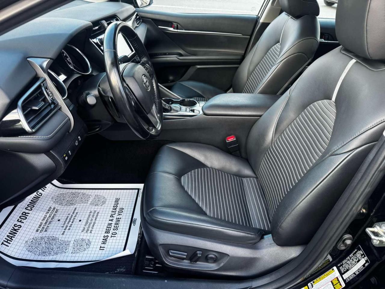 Toyota Camry Hybrid SE 2019