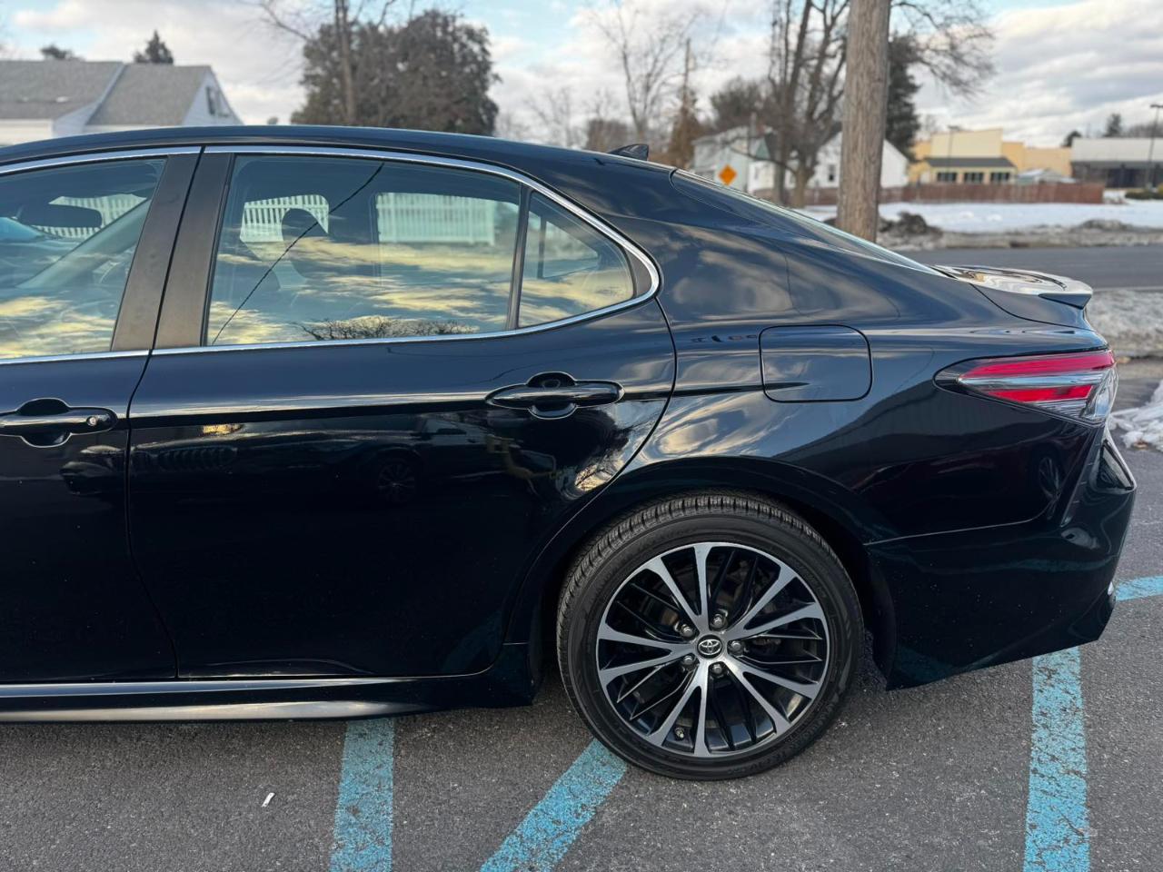 Toyota Camry Hybrid SE 2019