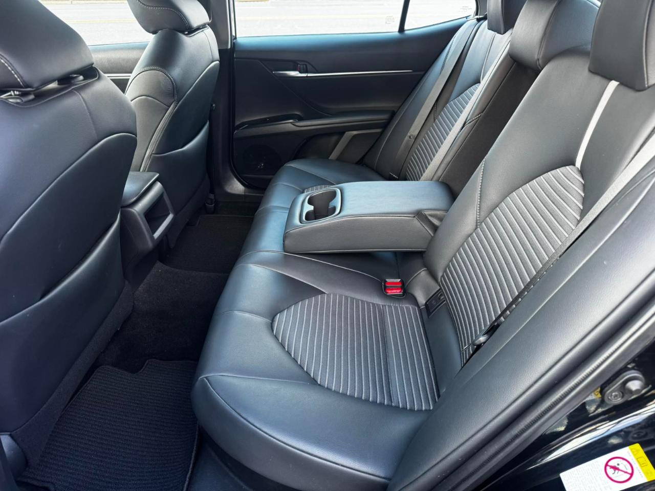 Toyota Camry Hybrid SE 2019