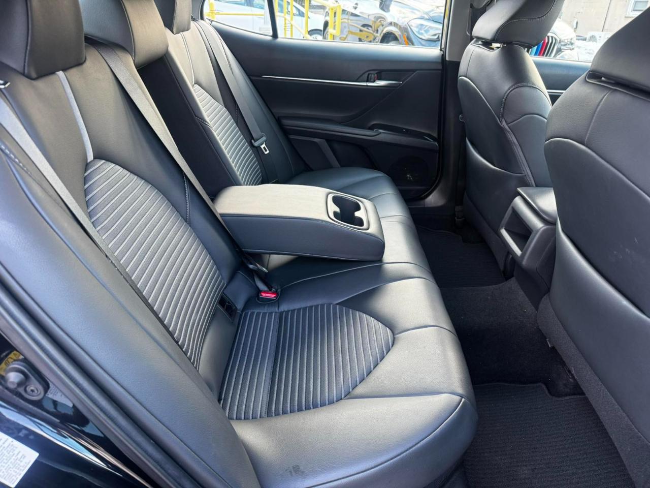 Toyota Camry Hybrid SE 2019