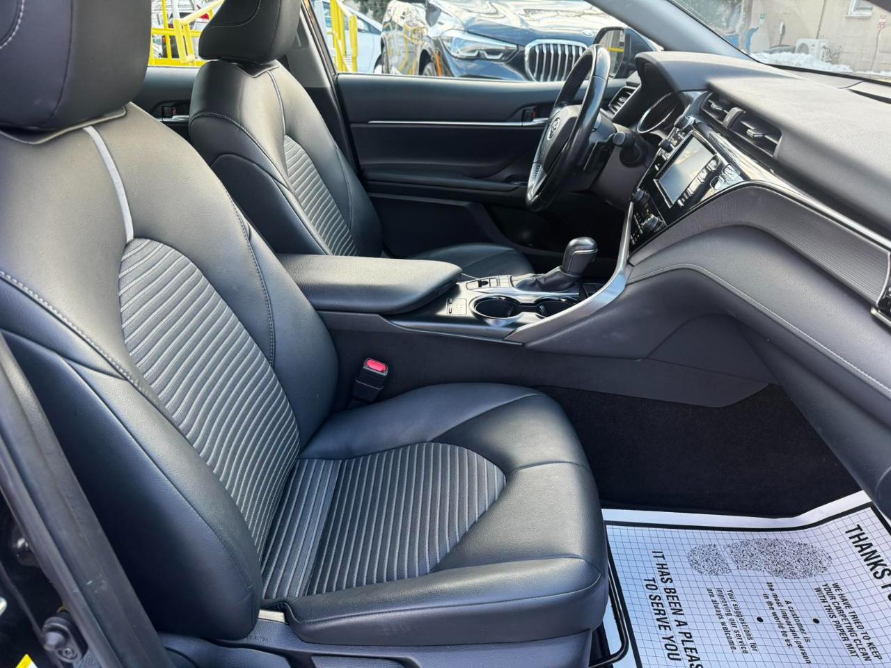 Toyota Camry Hybrid SE 2019