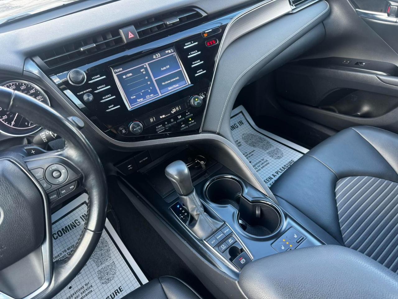 Toyota Camry Hybrid SE 2019
