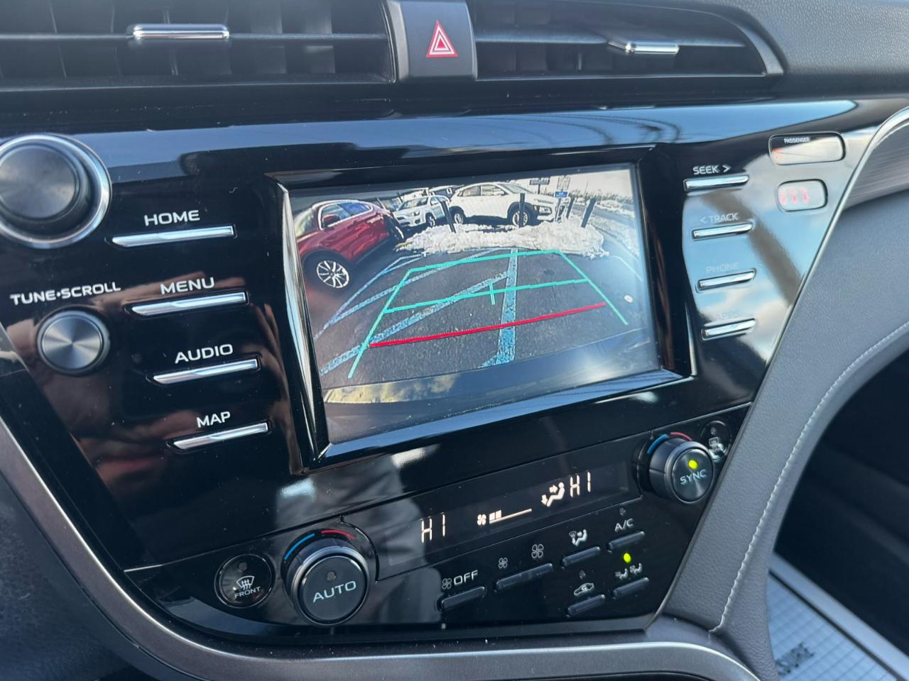 Toyota Camry Hybrid SE 2019