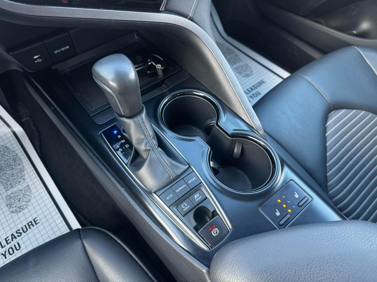 Toyota Camry Hybrid SE 2019