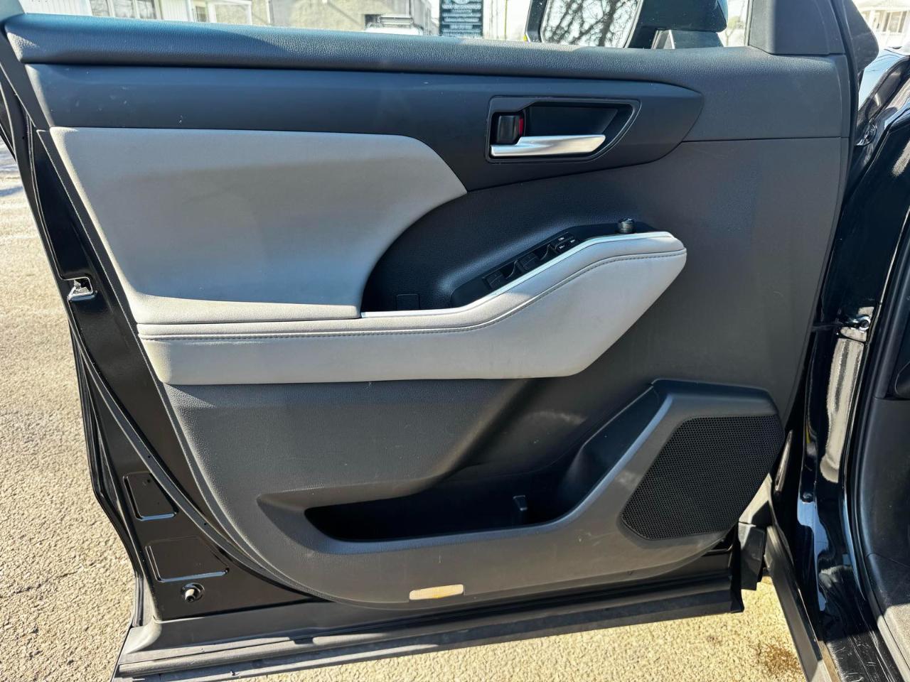 Toyota Highlander Hybrid XLE 2023