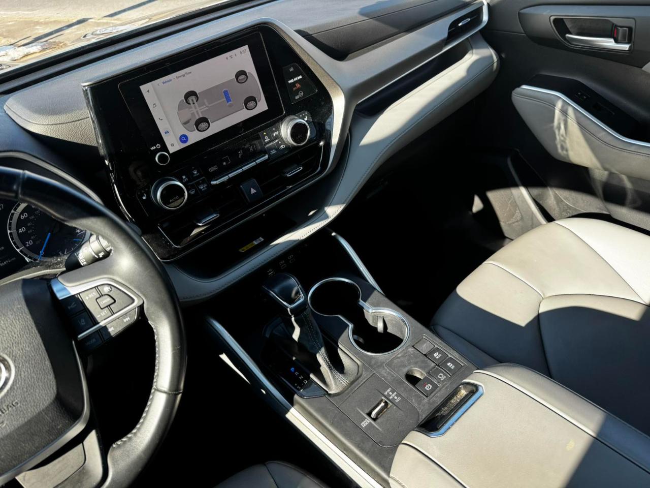 Toyota Highlander Hybrid XLE 2023