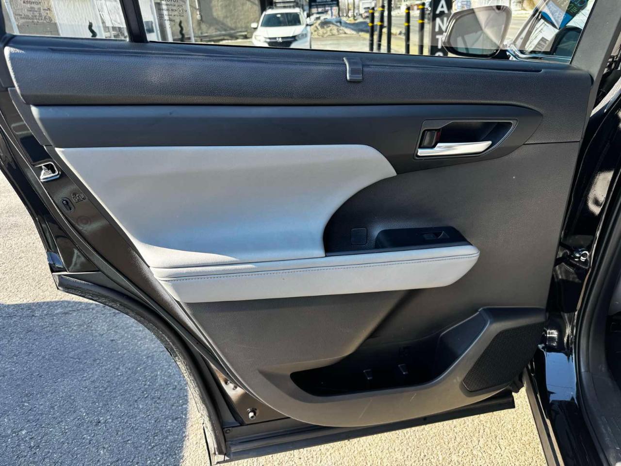 Toyota Highlander Hybrid XLE 2023