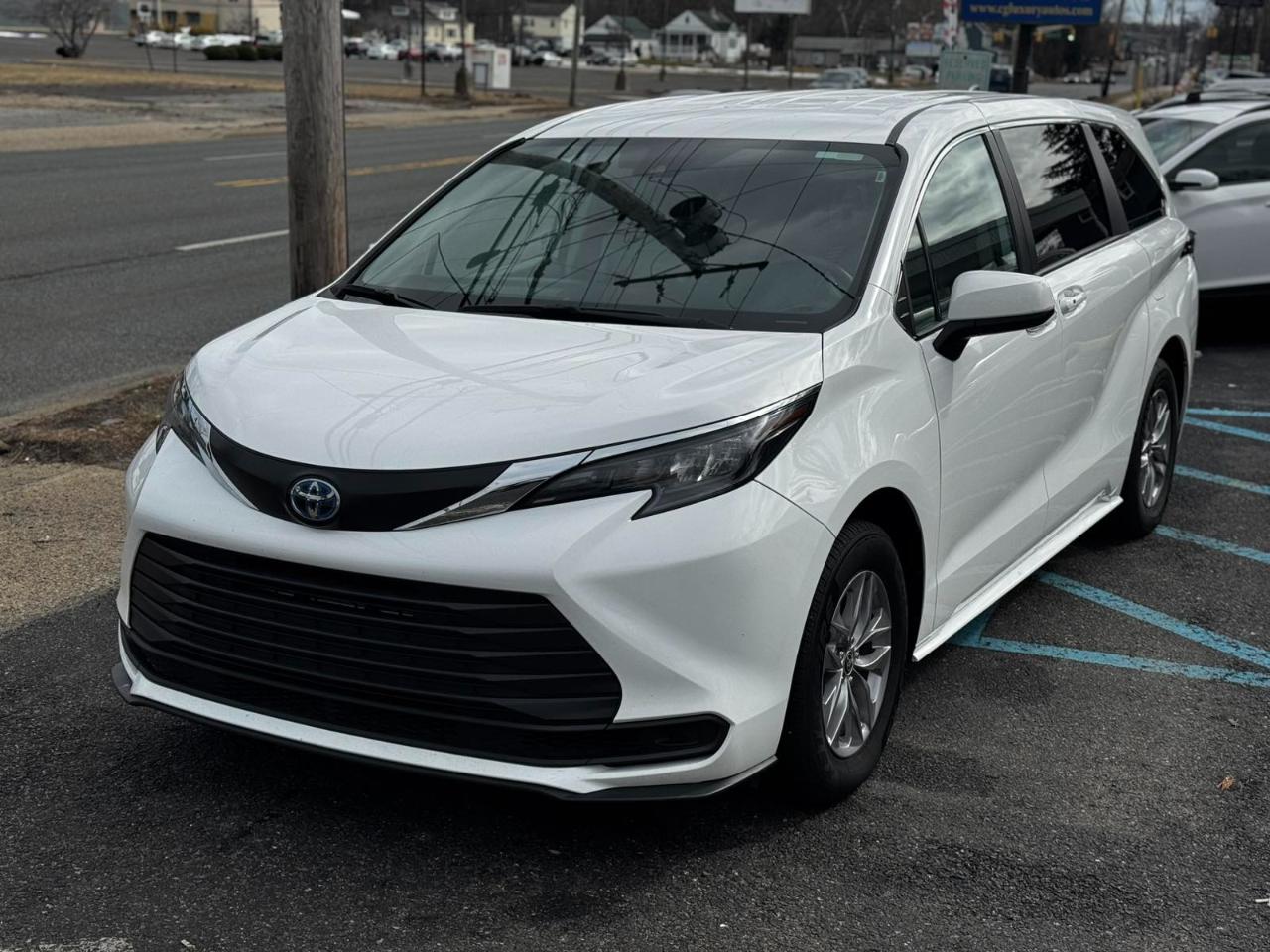 Toyota Sienna LE 8-Passenger 2024