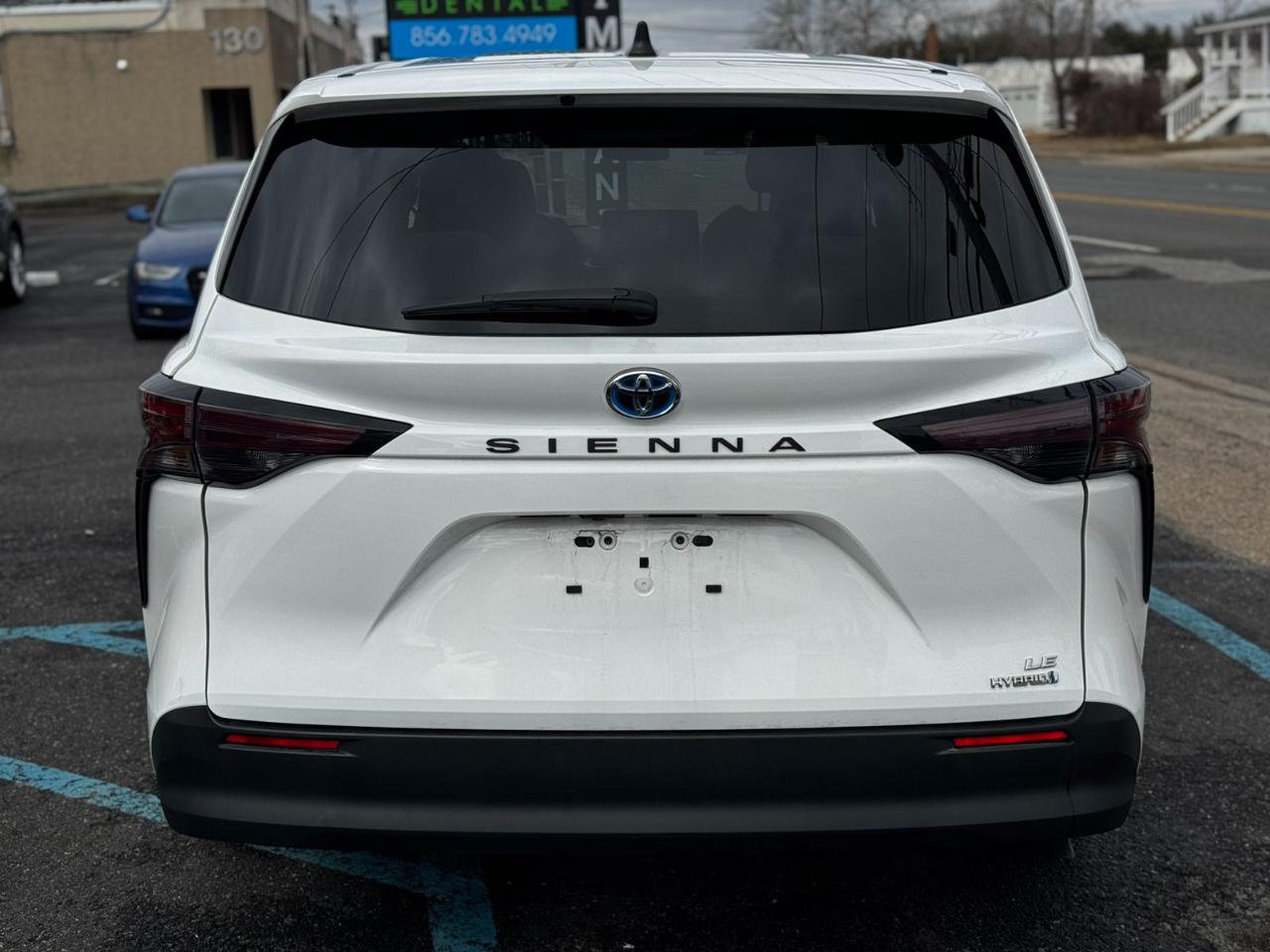 Toyota Sienna LE 8-Passenger 2024