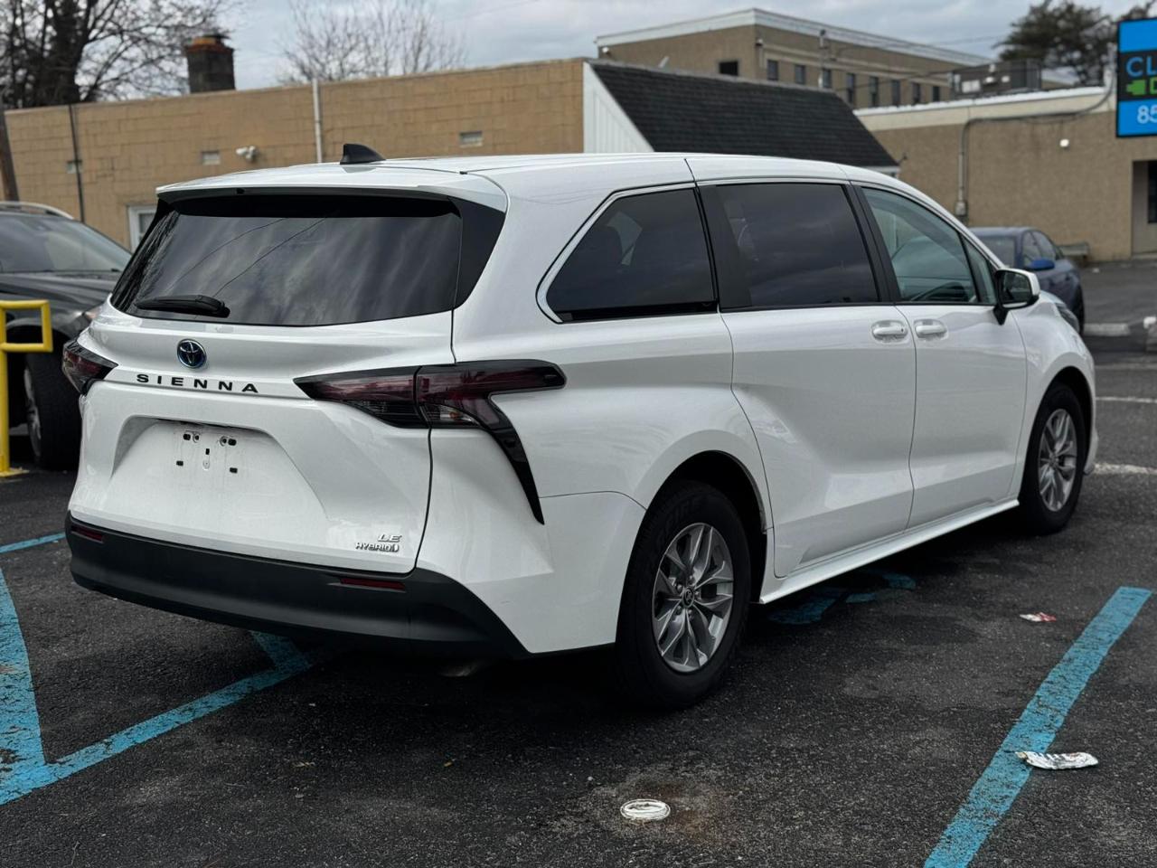 Toyota Sienna LE 8-Passenger 2024