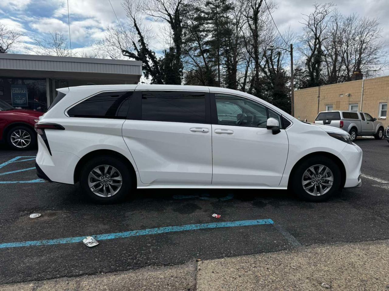 Toyota Sienna LE 8-Passenger 2024