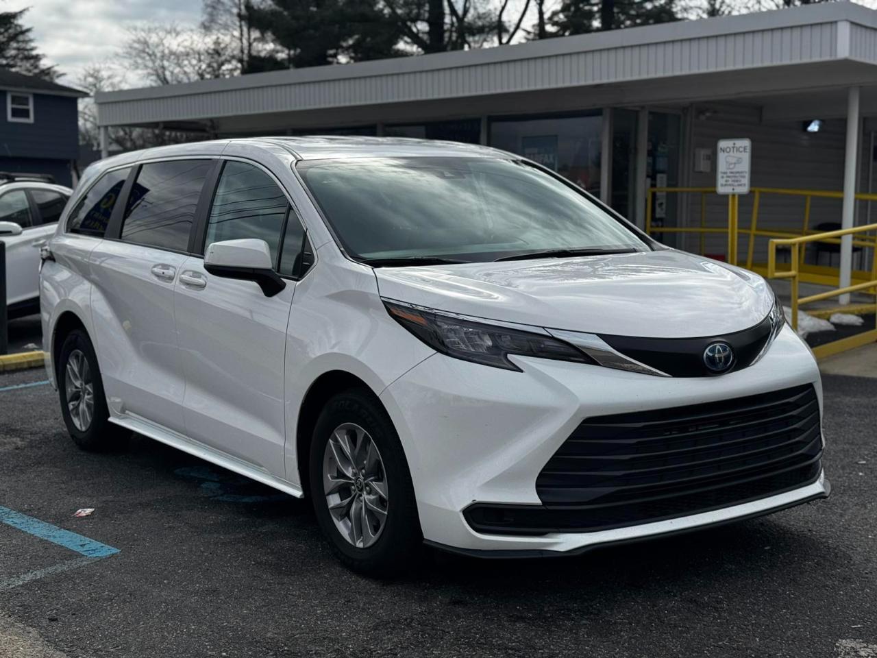 Toyota Sienna LE 8-Passenger 2024