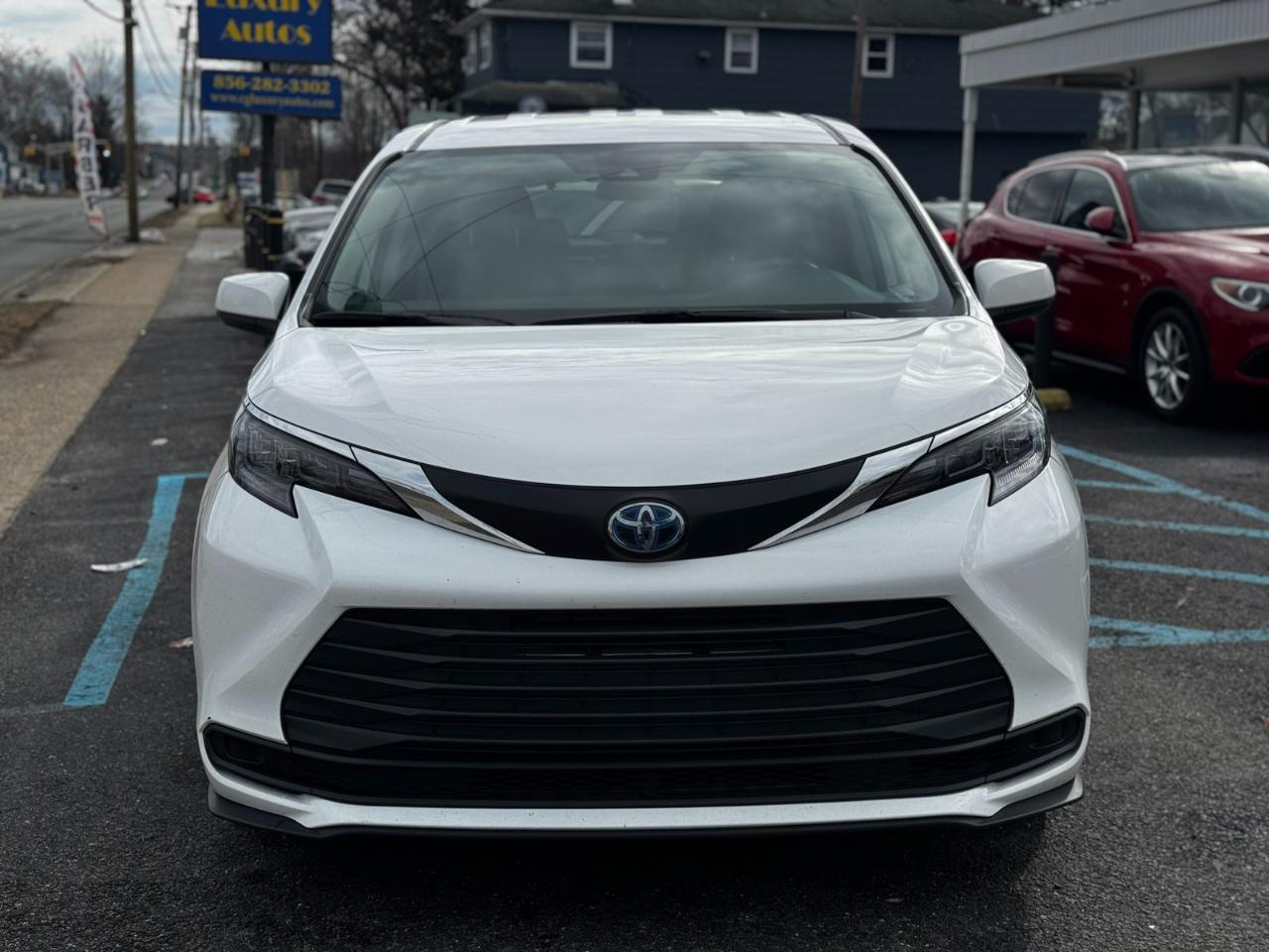 Toyota Sienna LE 8-Passenger 2024