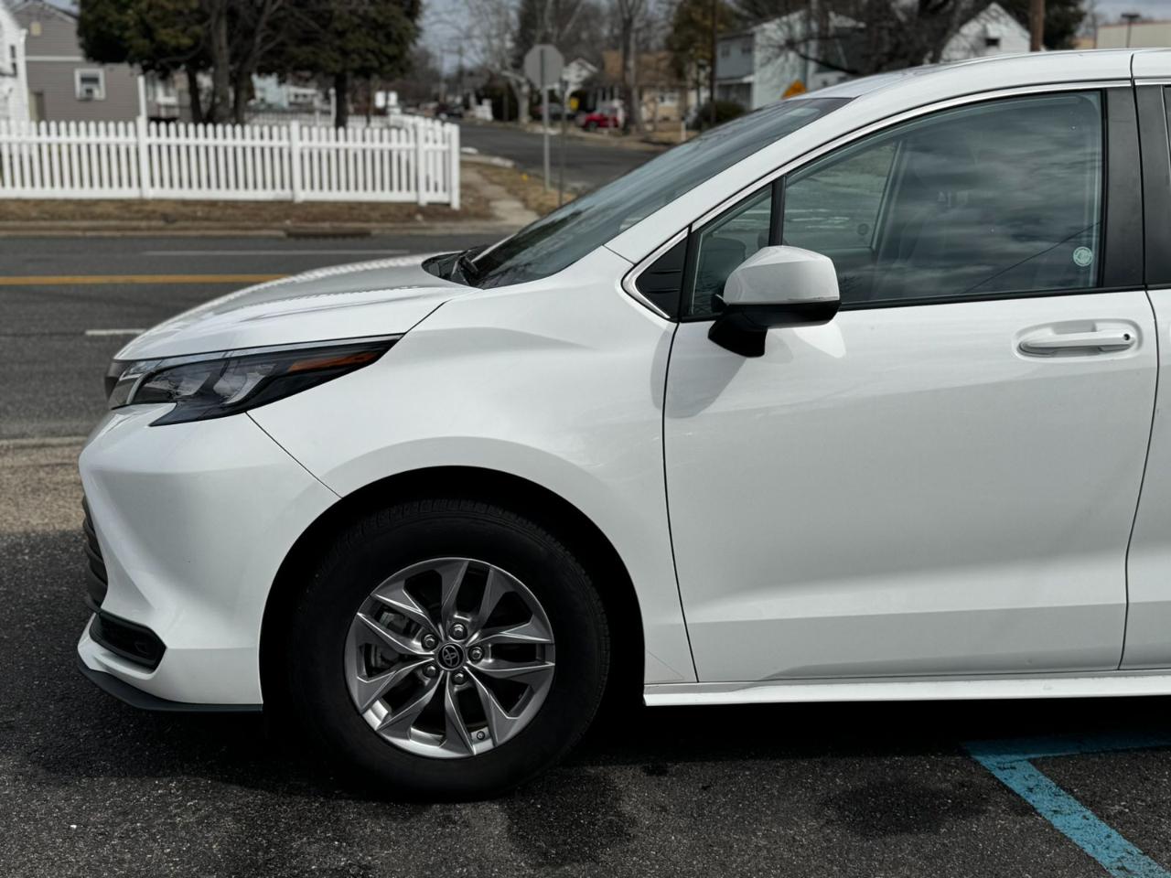 Toyota Sienna LE 8-Passenger 2024