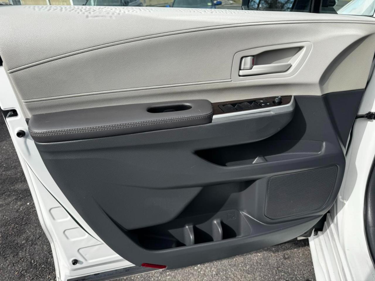 Toyota Sienna LE 8-Passenger 2024