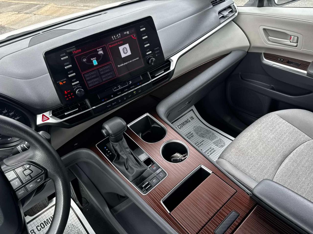 Toyota Sienna LE 8-Passenger 2024