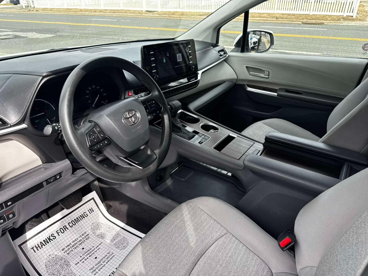 Toyota Sienna LE 8-Passenger 2024