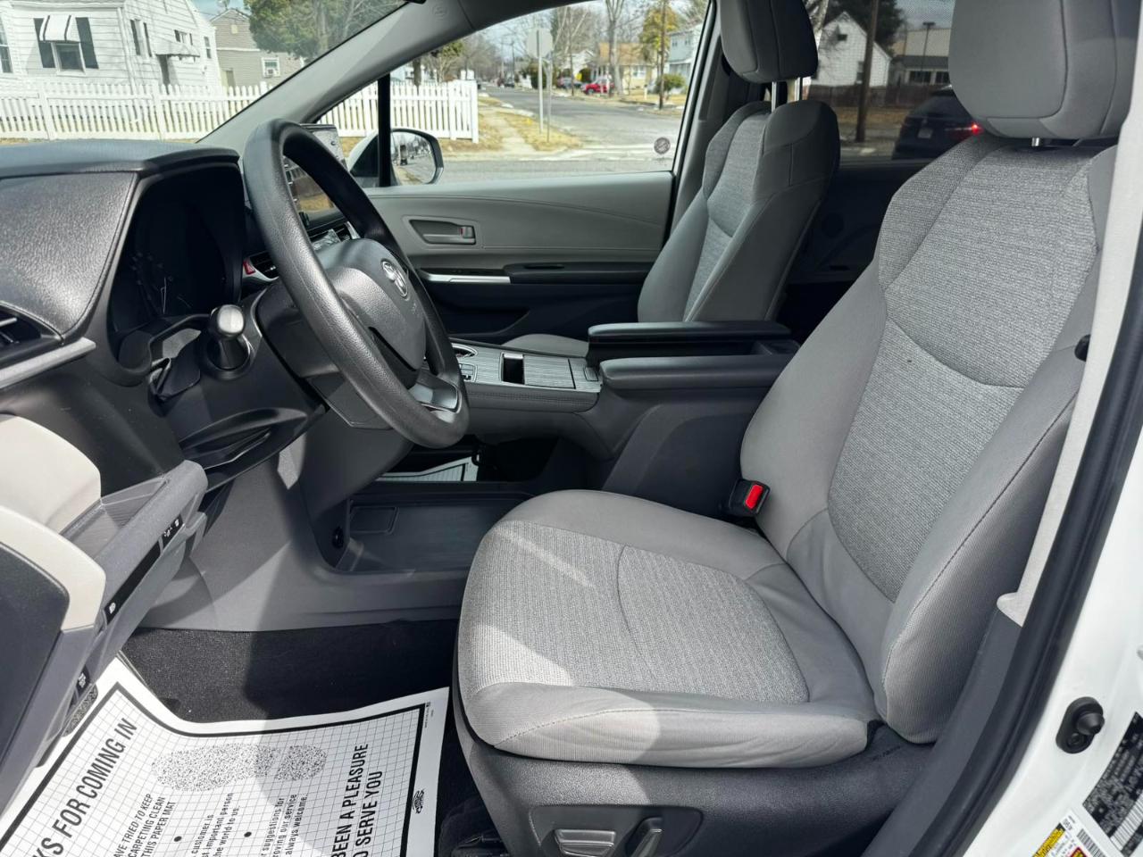 Toyota Sienna LE 8-Passenger 2024