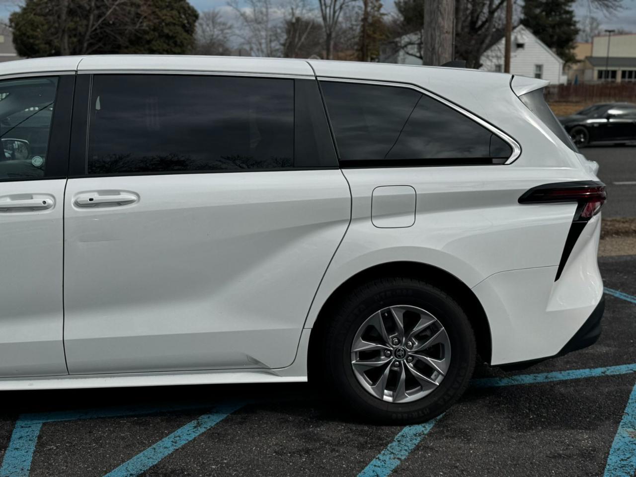 Toyota Sienna LE 8-Passenger 2024