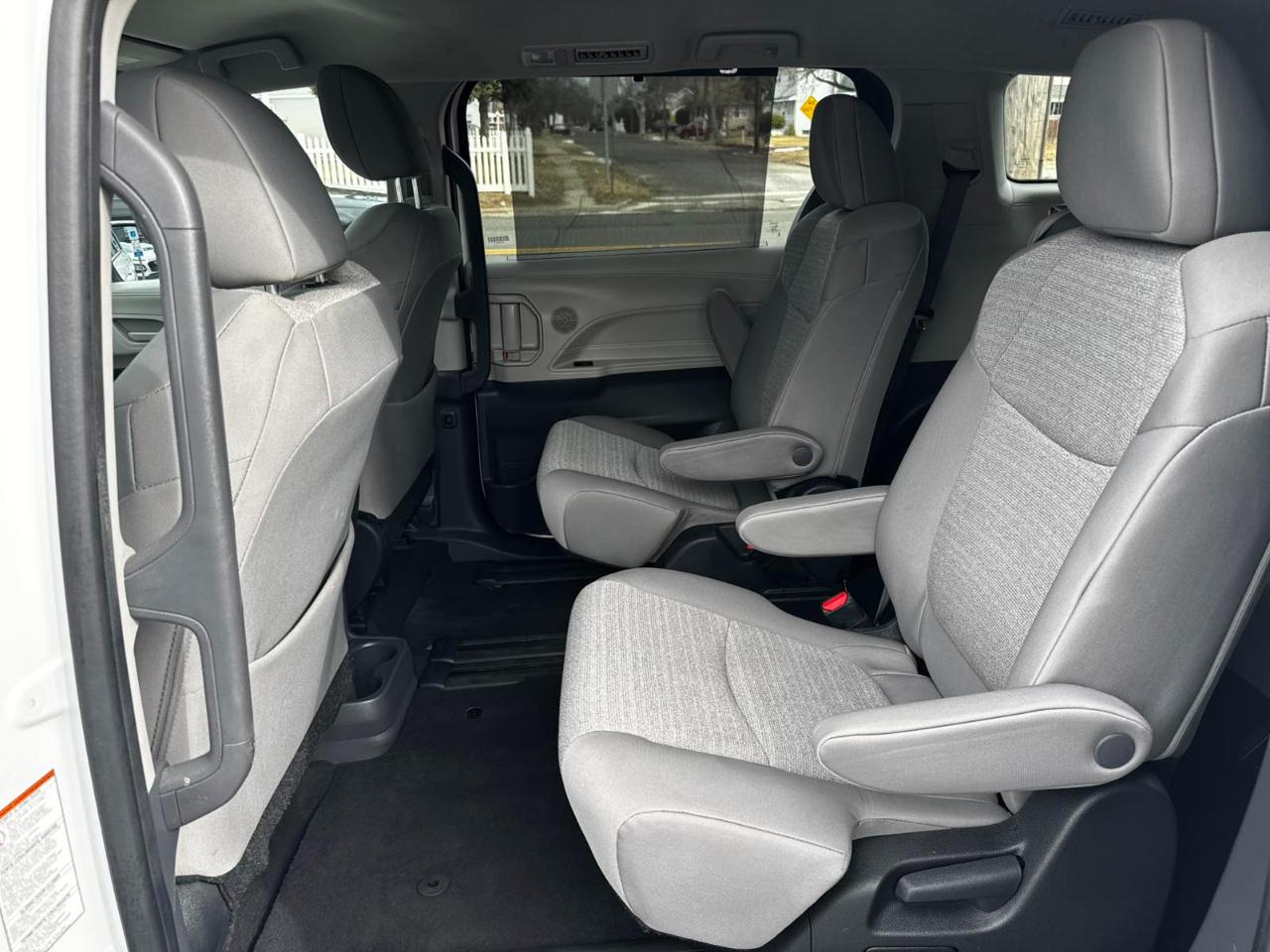 Toyota Sienna LE 8-Passenger 2024