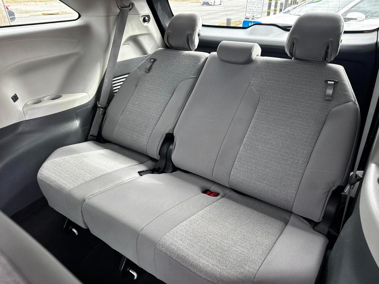 Toyota Sienna LE 8-Passenger 2024