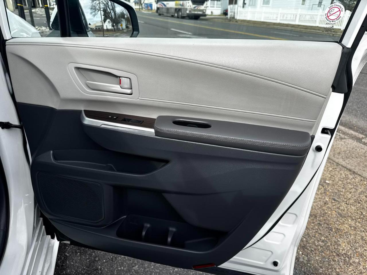 Toyota Sienna LE 8-Passenger 2024