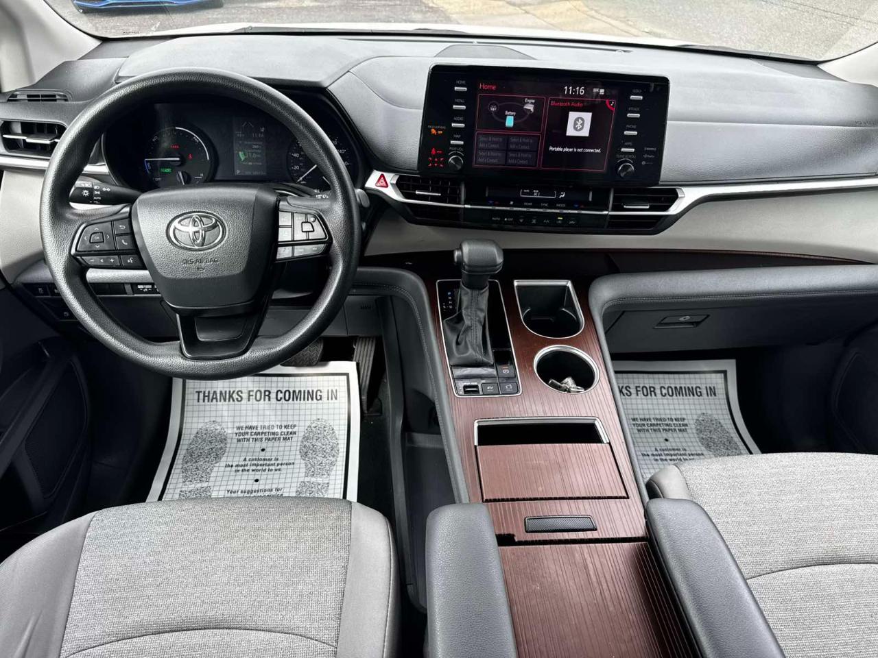 Toyota Sienna LE 8-Passenger 2024