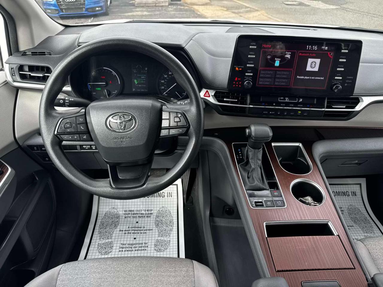 Toyota Sienna LE 8-Passenger 2024