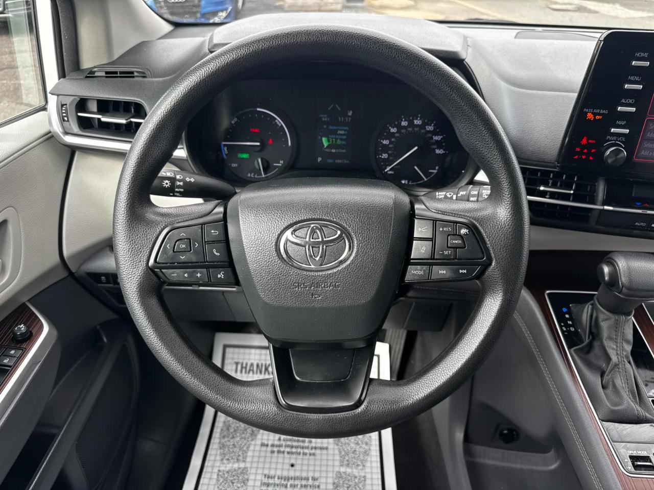 Toyota Sienna LE 8-Passenger 2024