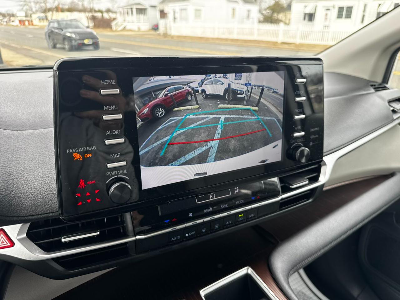 Toyota Sienna LE 8-Passenger 2024