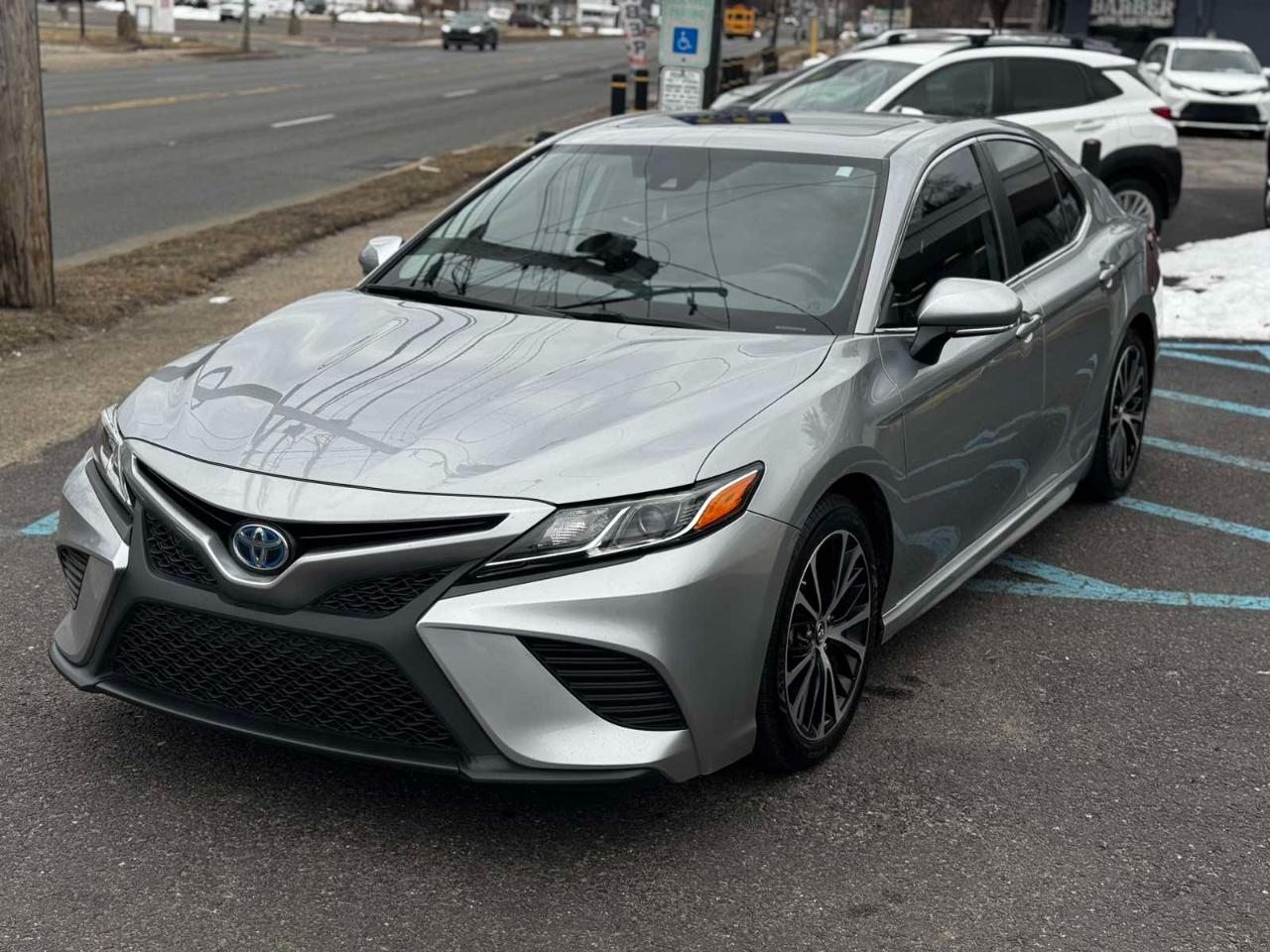 Toyota Camry Hybrid SE 2019