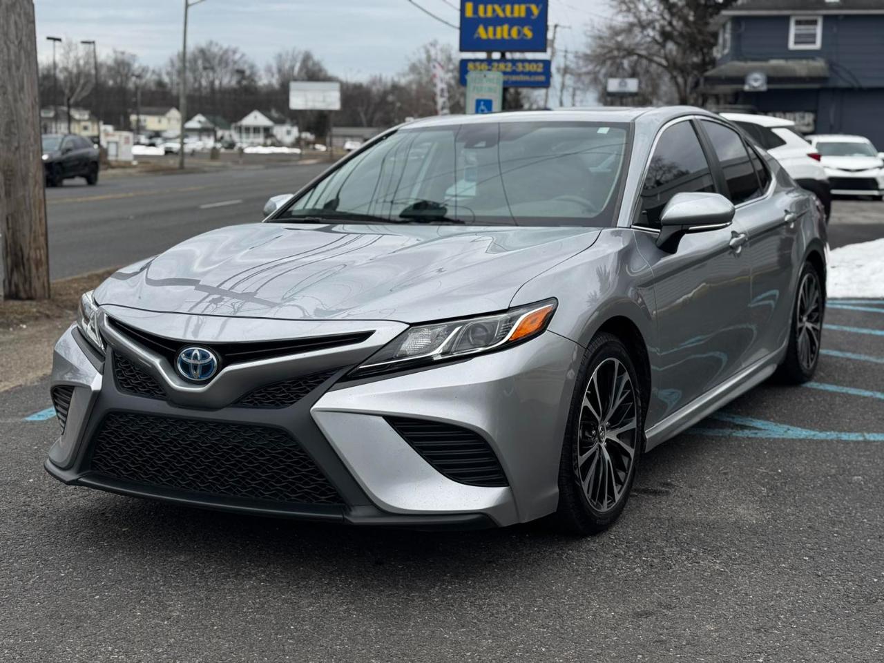 Toyota Camry Hybrid SE 2019