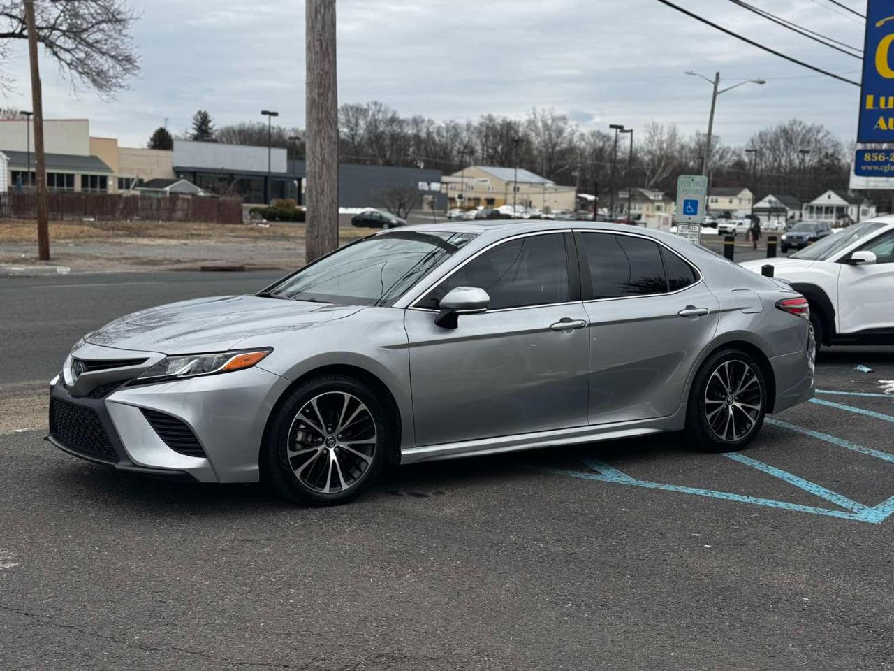 Toyota Camry Hybrid SE 2019