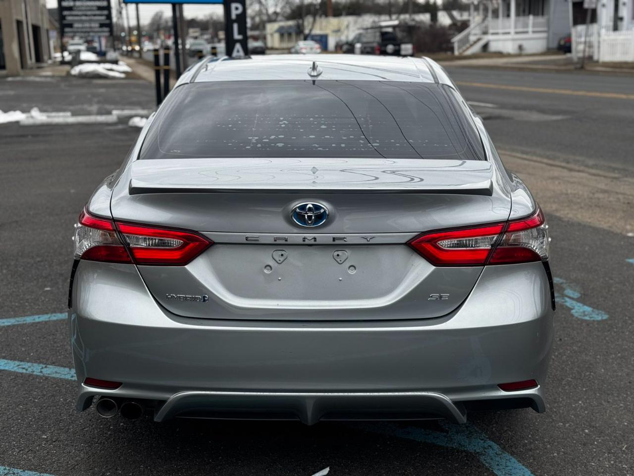 Toyota Camry Hybrid SE 2019