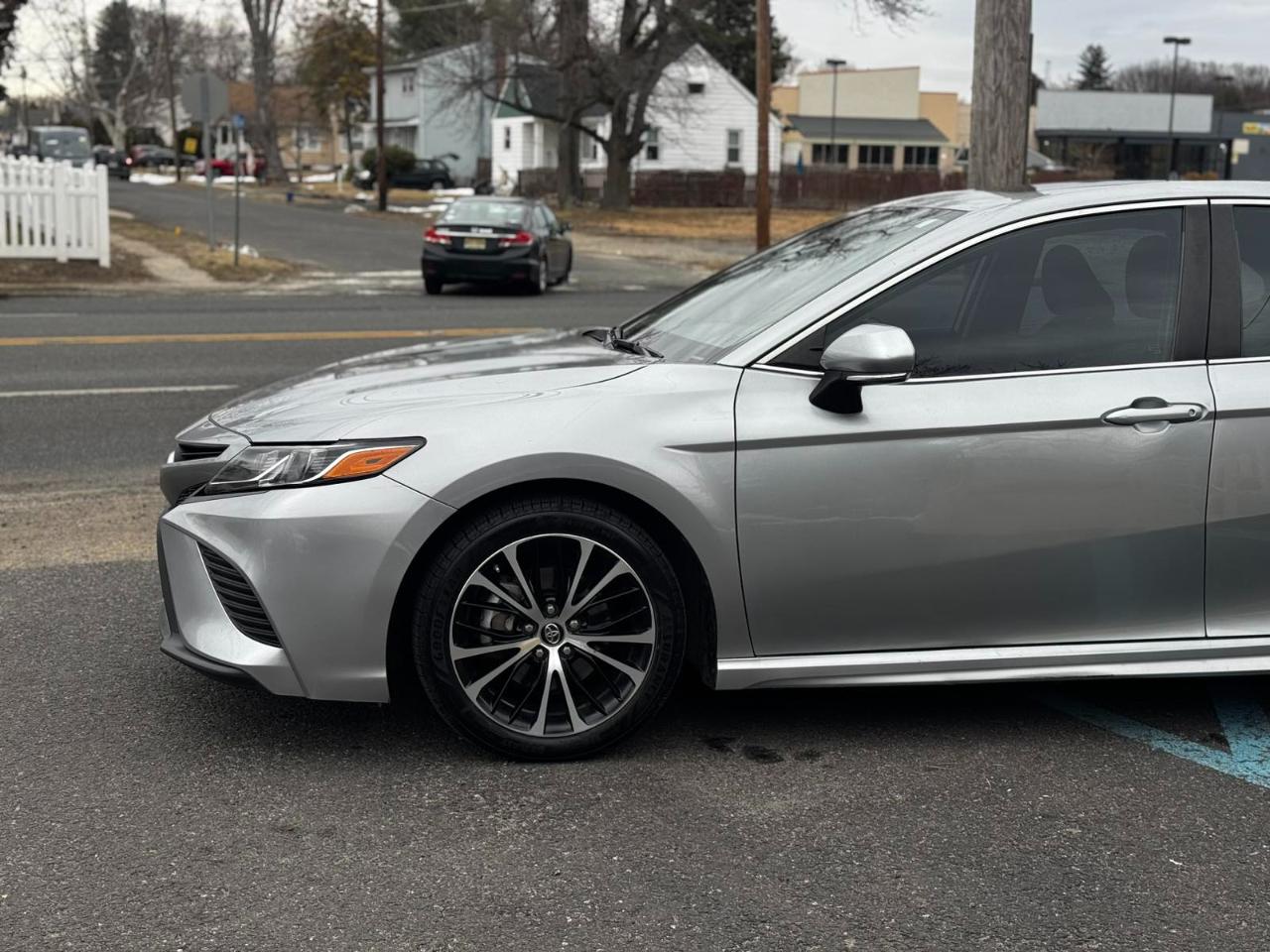 Toyota Camry Hybrid SE 2019