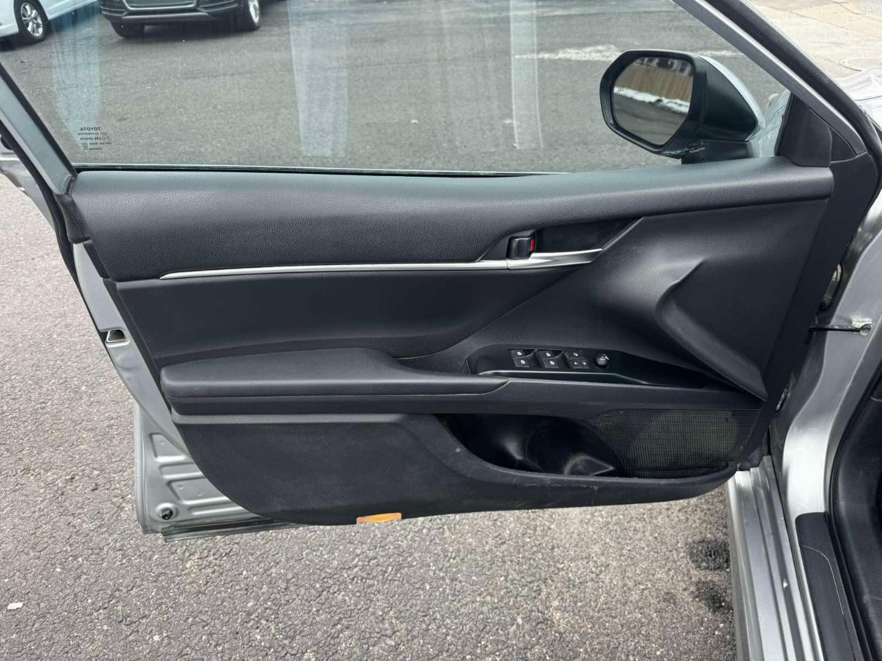 Toyota Camry Hybrid SE 2019