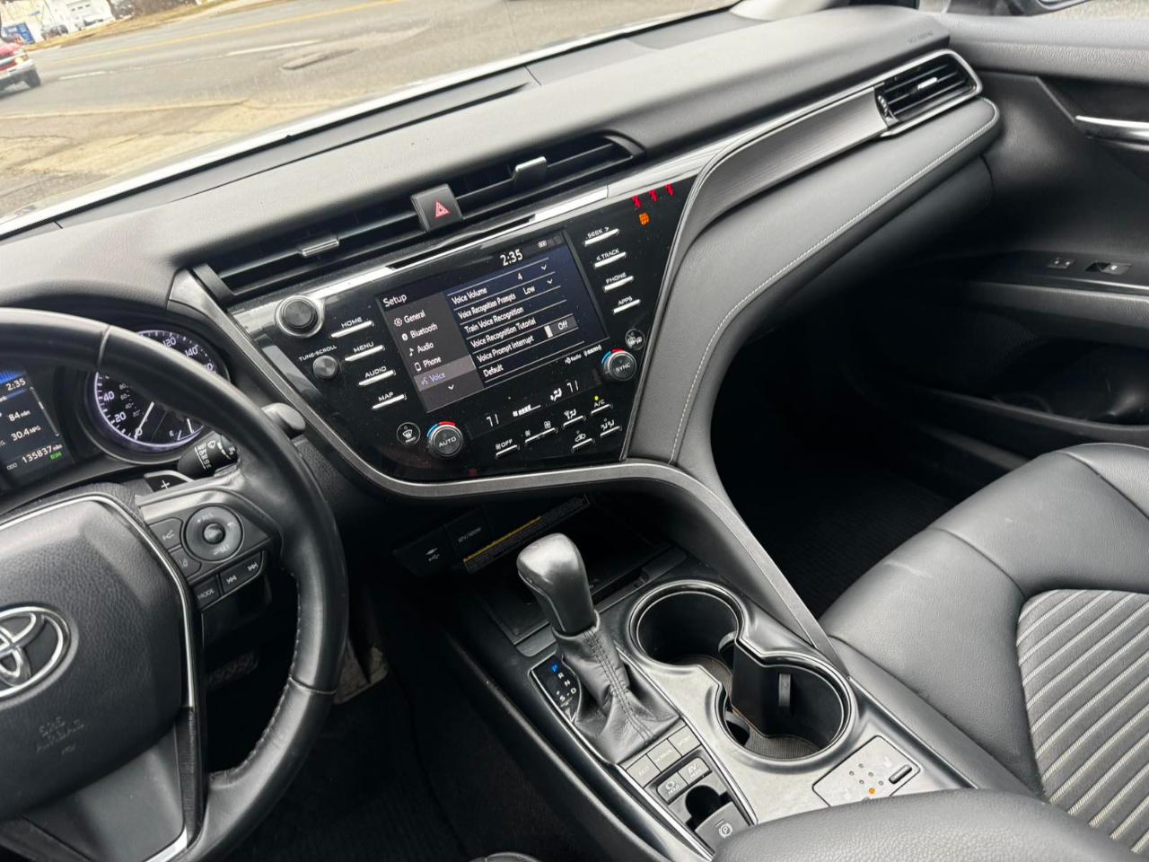 Toyota Camry Hybrid SE 2019