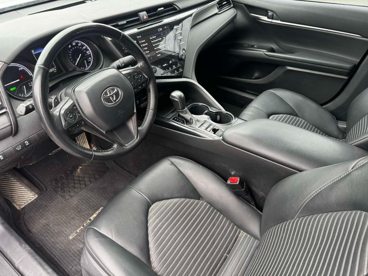 Toyota Camry Hybrid SE 2019
