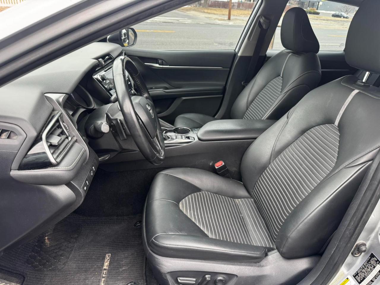 Toyota Camry Hybrid SE 2019