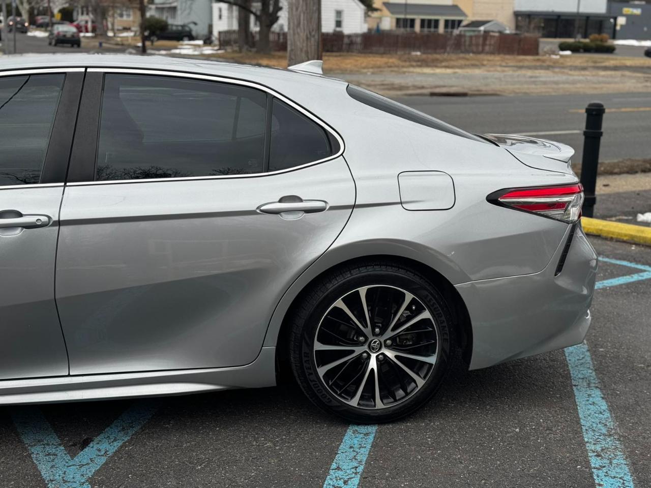 Toyota Camry Hybrid SE 2019