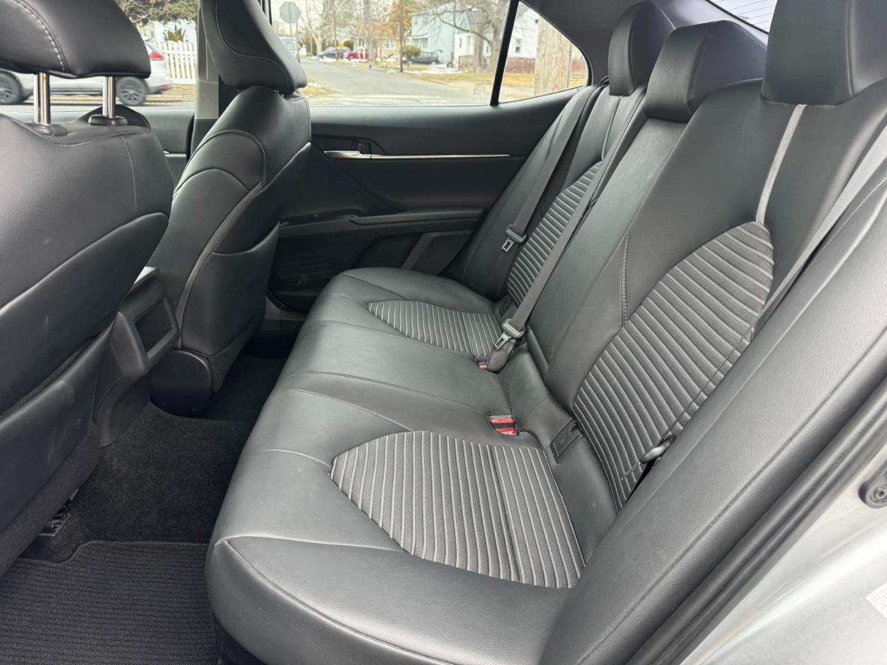 Toyota Camry Hybrid SE 2019